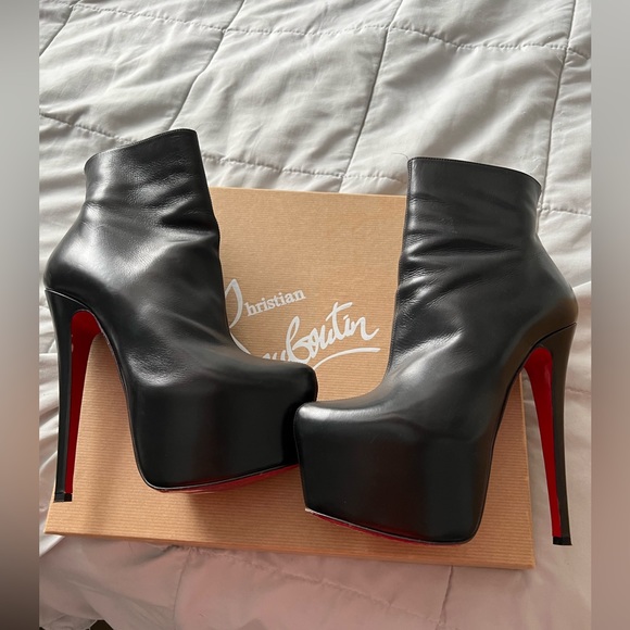CHRISTIAN LOUBOUTIN Black DAFFODILE Sz 35.5 Ankle Boots Bootie - Picture 2 of 9